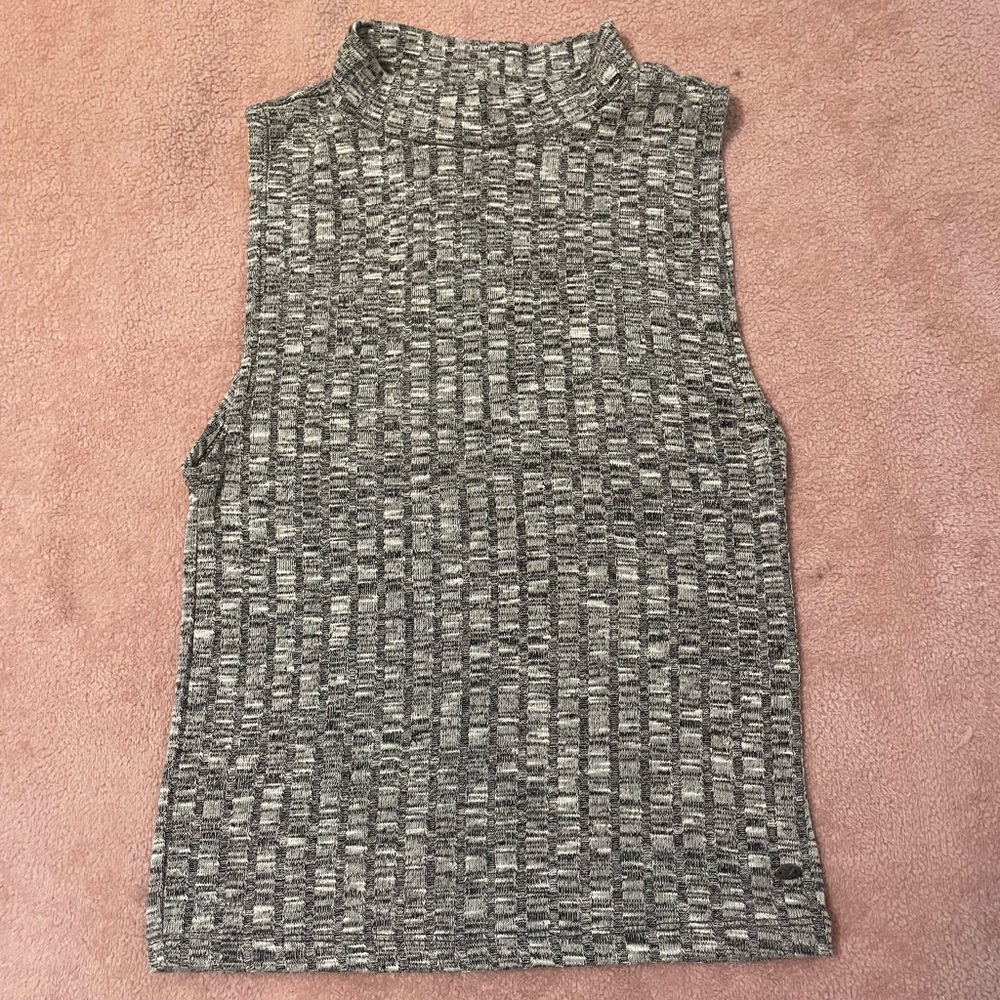 Mock neck tank top. Thicker material perfect 4 winter layering. PerfectCondition